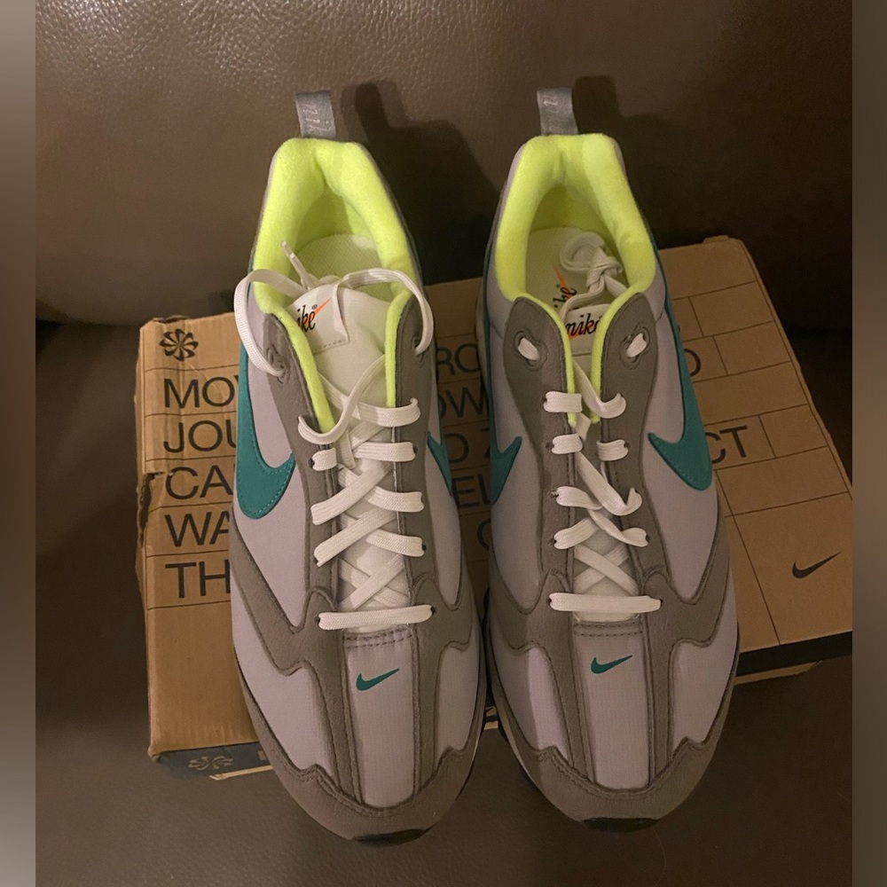 Nike Air Max Dawn Olive Grey Green Malachite, MENS 9.5/WMNS 11